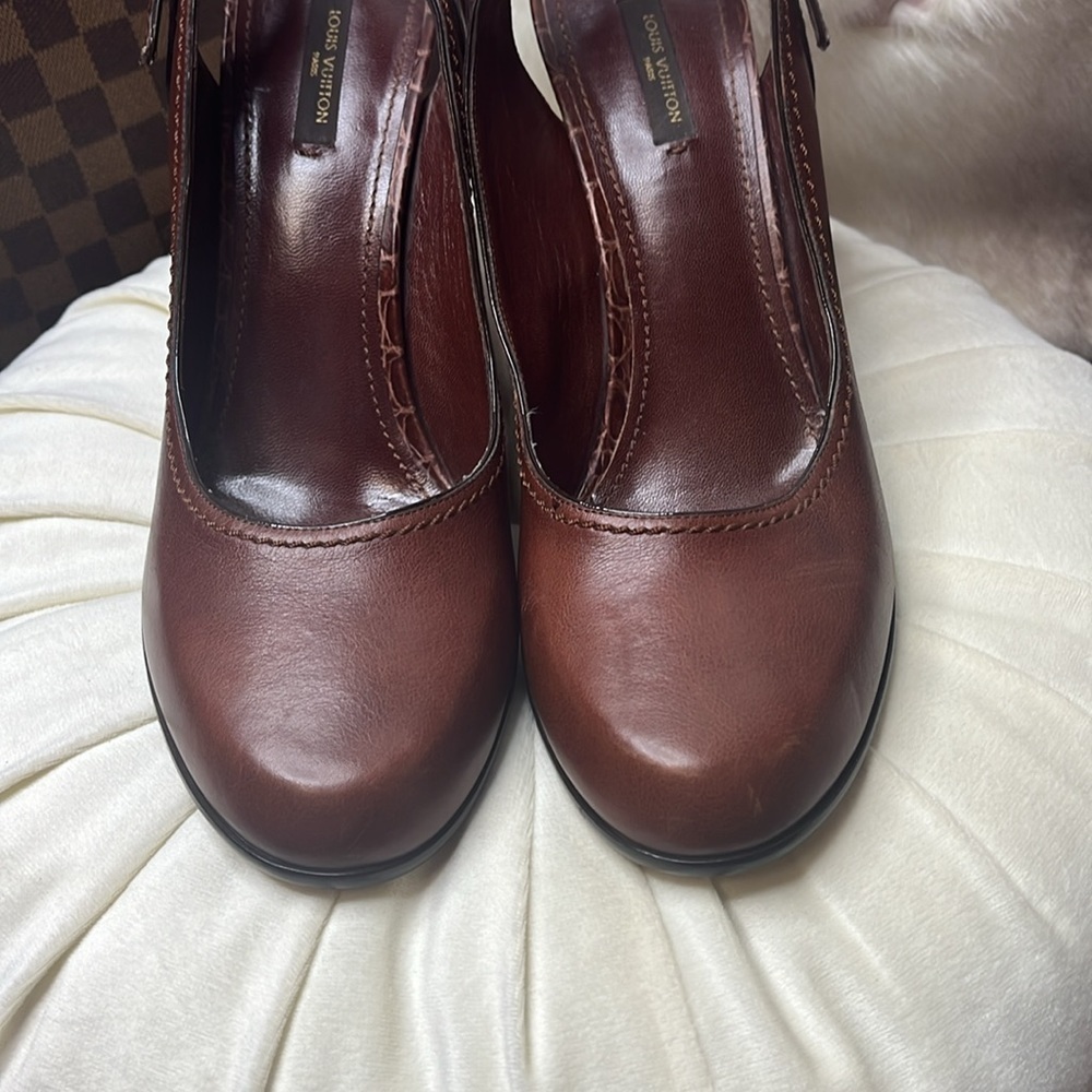 LOUIS VUITTON Crocodile Heels - Picture 9 of 12